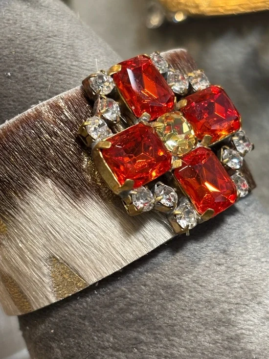 Handmade cowhide bracelet with Crystal repurposed brooch! One of a kind! - Picture 6 of 12